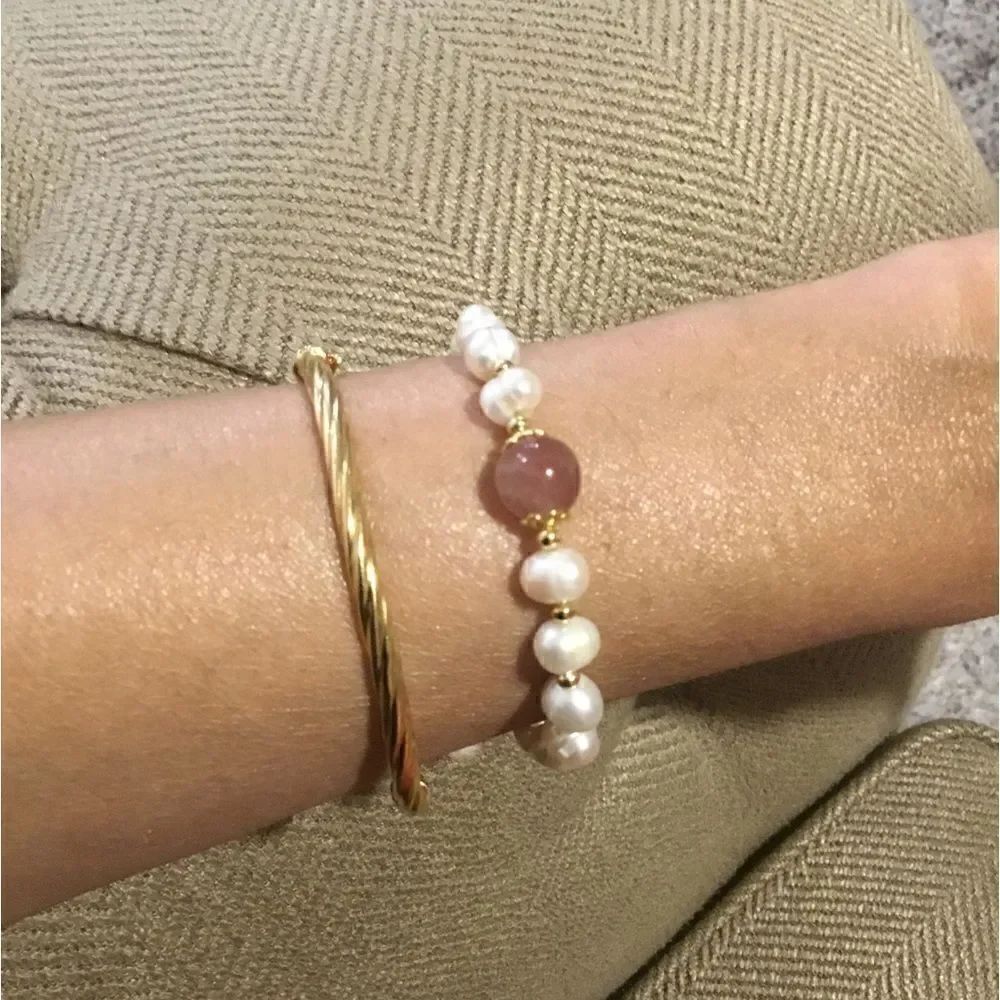 BAROQUE FRESHWATER 💯 % PEARLS AND STRAWBERRY QUARTZ WOMEN BRACELET